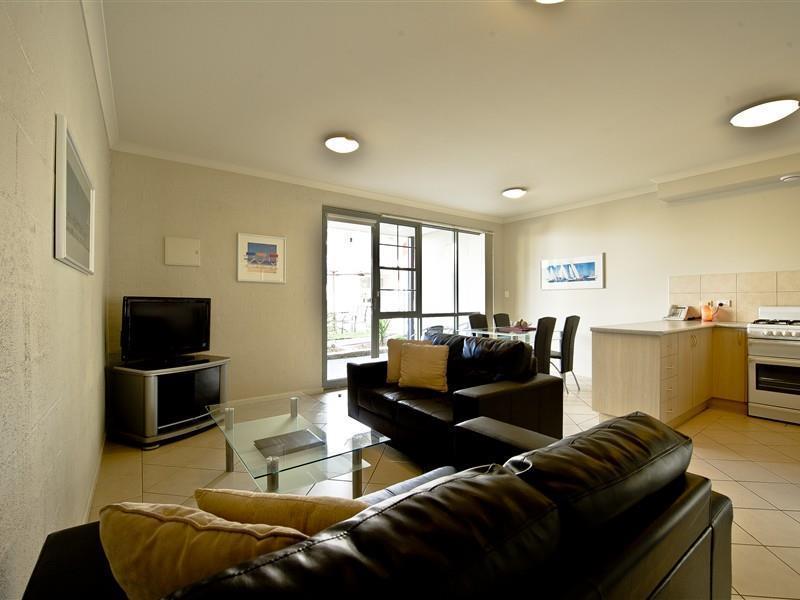 Moonlight Bay Apartments Rye Exterior photo